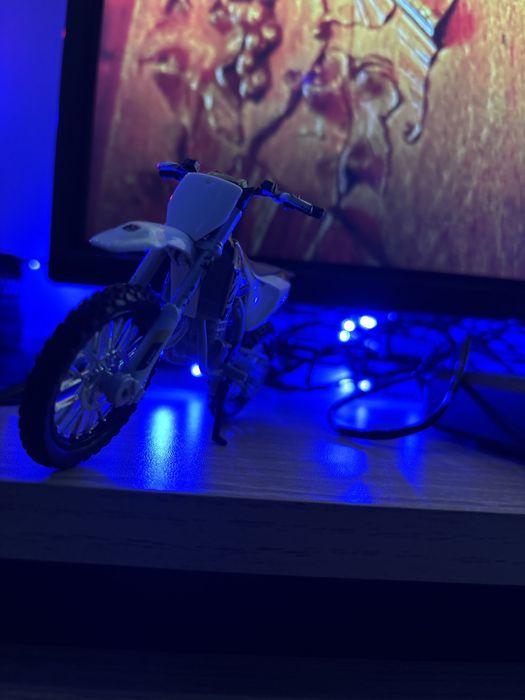 Играчка мотоциклет Husqvarna FC 450