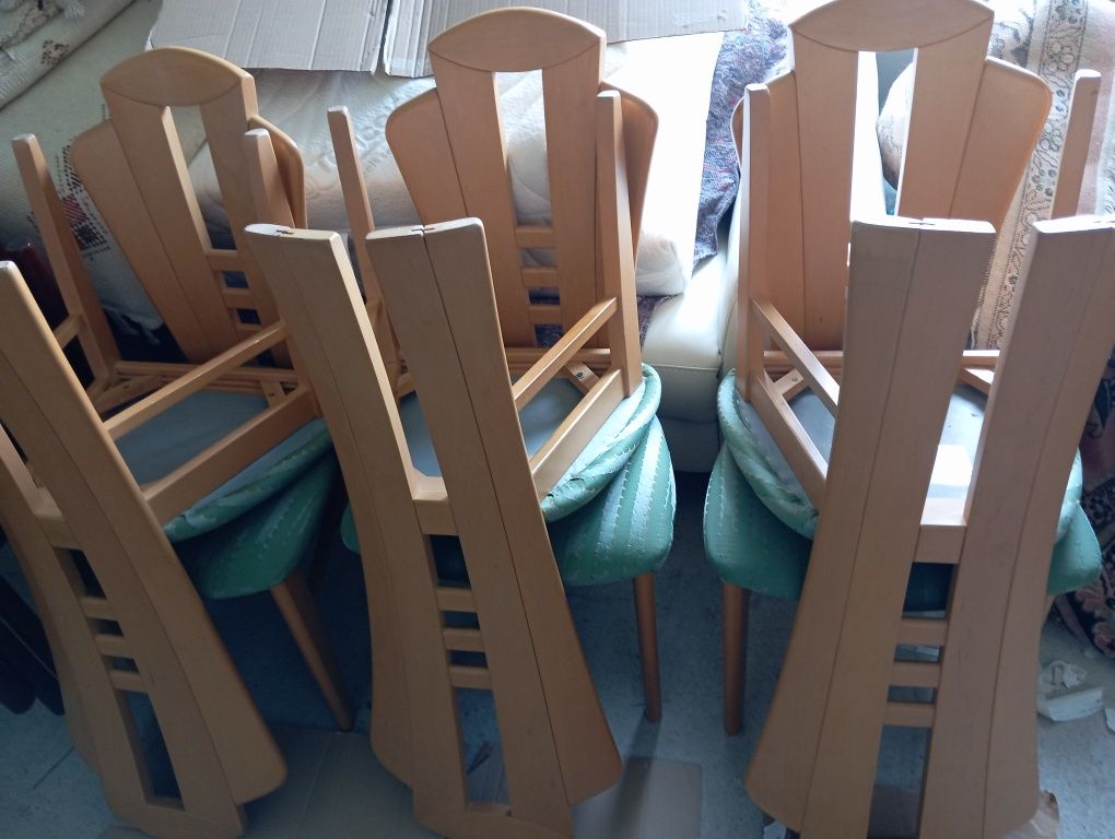 Vând 6 scaune din lemn masiv