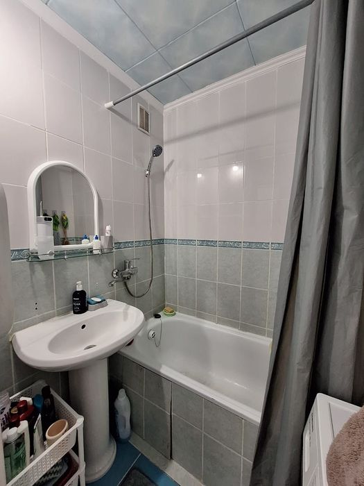 Продаётся 2 комн в 4 мкрне