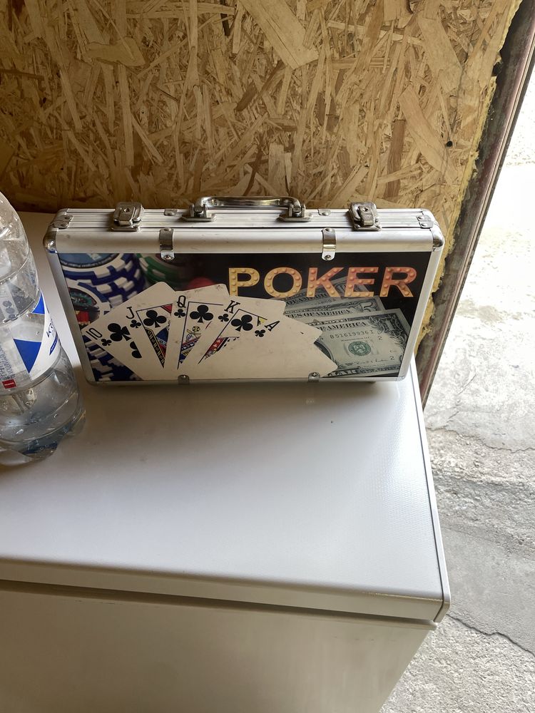 Set de Poker, 300 jetoane, Geanta din aluminiu