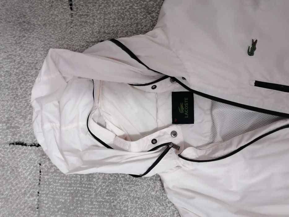 Geaca reflectorizanta lacoste doar 250 pana la Crăciun
