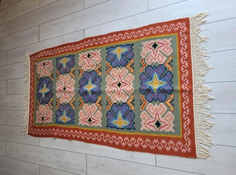 Covor vechi din lana