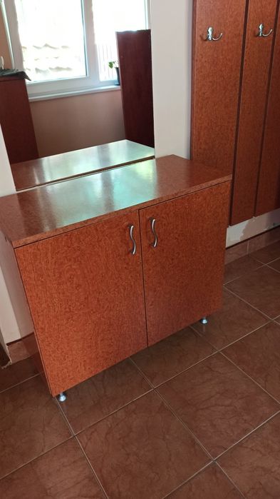 Mobilier antreu in stare bună