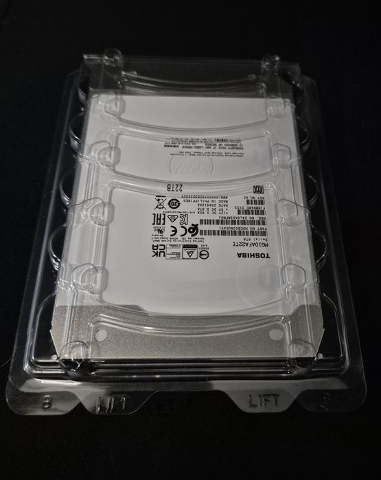 88TB Storage - 4 x 22TB hard diskuri noi SATA3 Toshiba Enterprise MG10