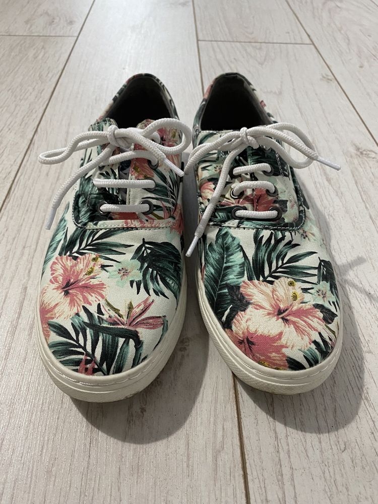 Papuci H&M floral