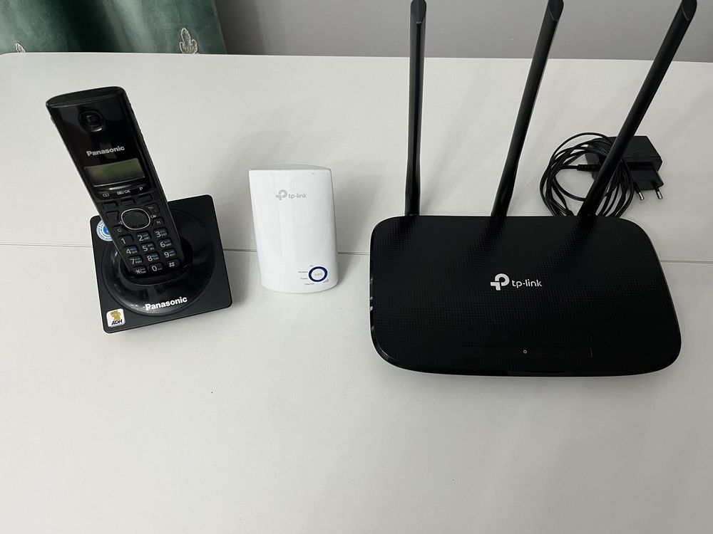 Роутэр, усилитель сигнала wifi и телефон