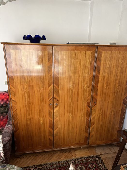 Dulapuri vechi 250 lei buc.