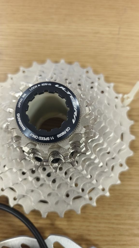 GROUPSET: Shimano Ultegra R8000 - 2x11 speed – HYDRAULIC BRAKES