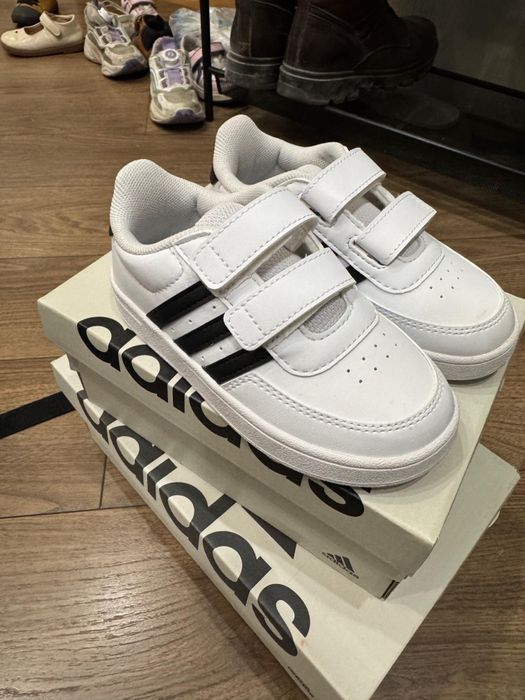 Продам новые детские кеды Adidas