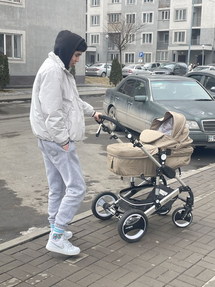 коляска прогулочная, цена договорная