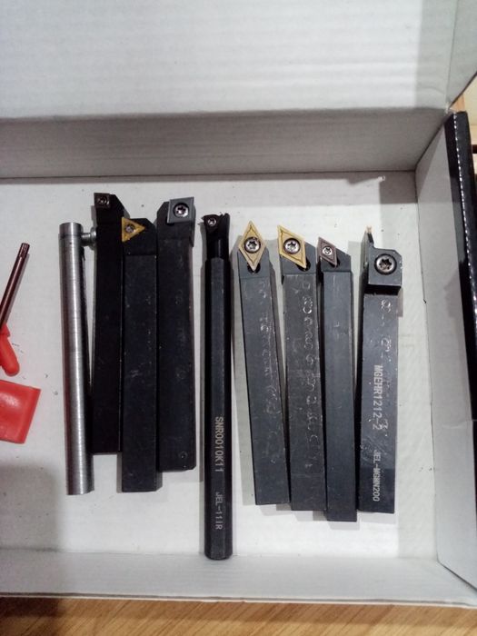 Varf rotativ, cutite strung