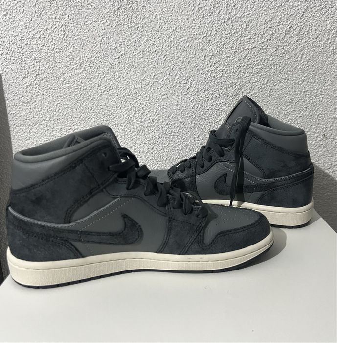 Jordan Wmns Air Jordan 1 Mid Se Grey