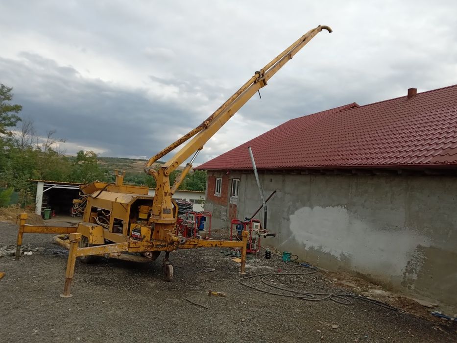 Înălțime de la sol 11 m pompa staționara de beton ca și noua