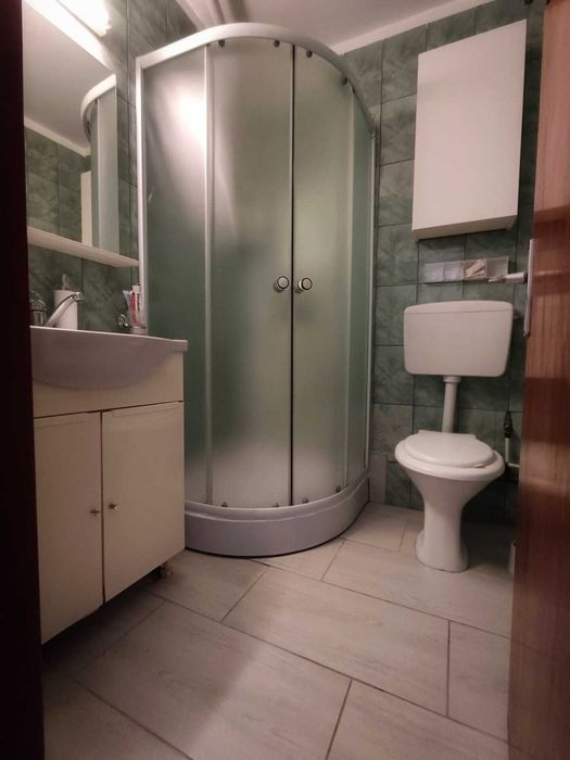 Inhiriez Garsonieră cu loc de parcare         Piața Sudului, București