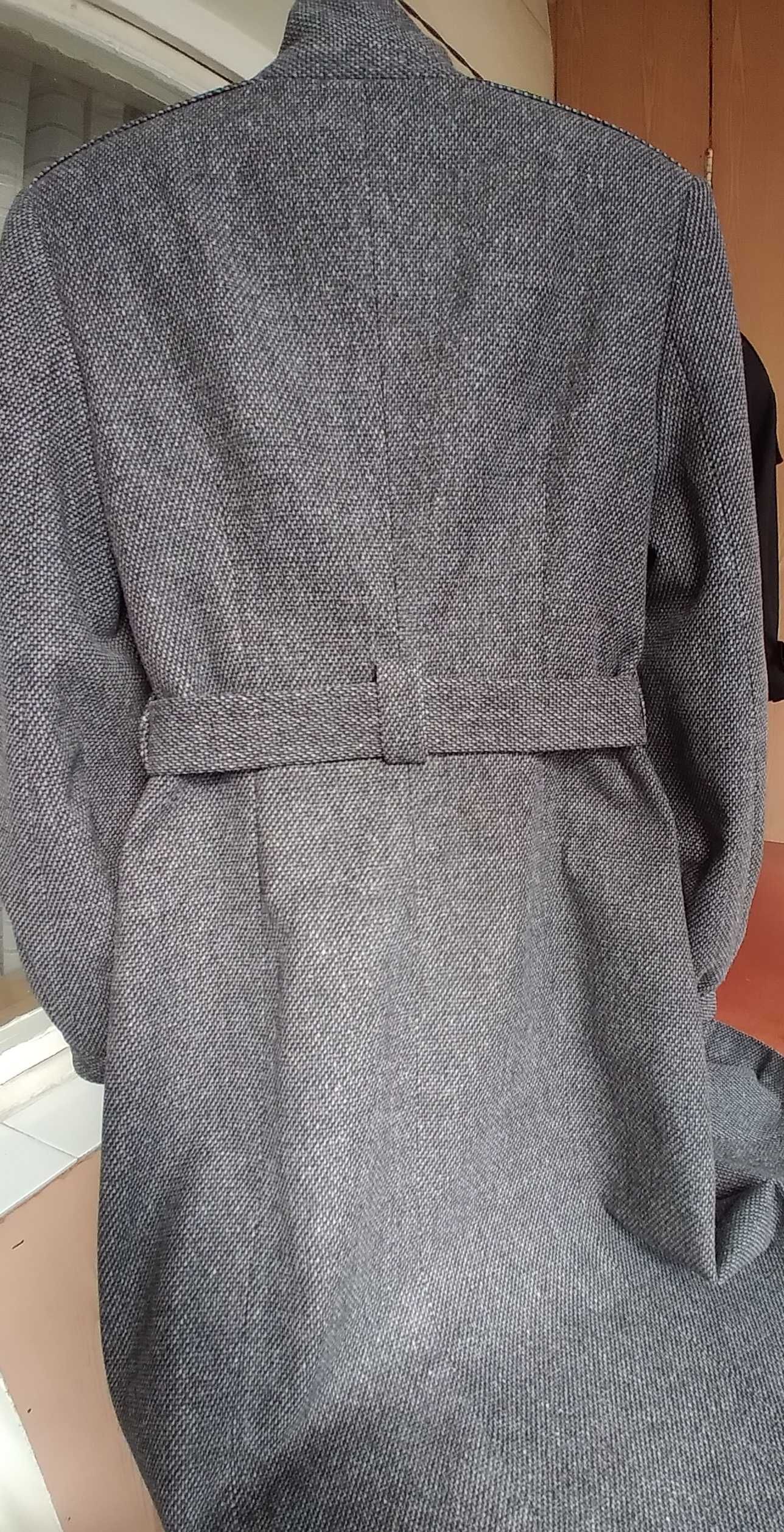 Женственное элегантное пальто,размер 40.