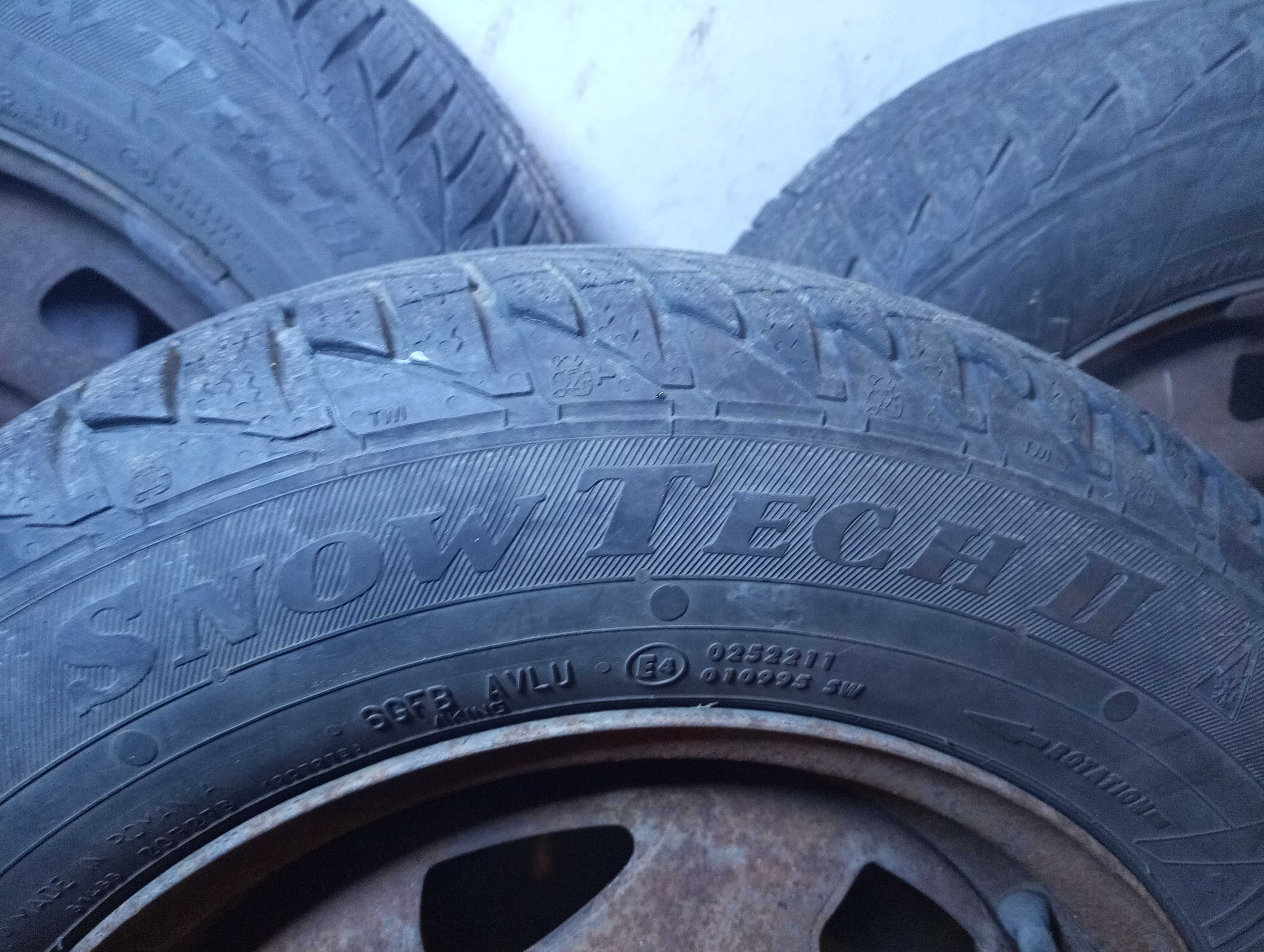 4 бр зимни гуми 165/70/13 VIKING SNOW TECH  с железни джанти и тасове