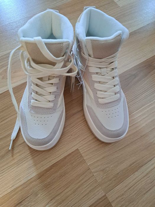 Високи кецове  на House