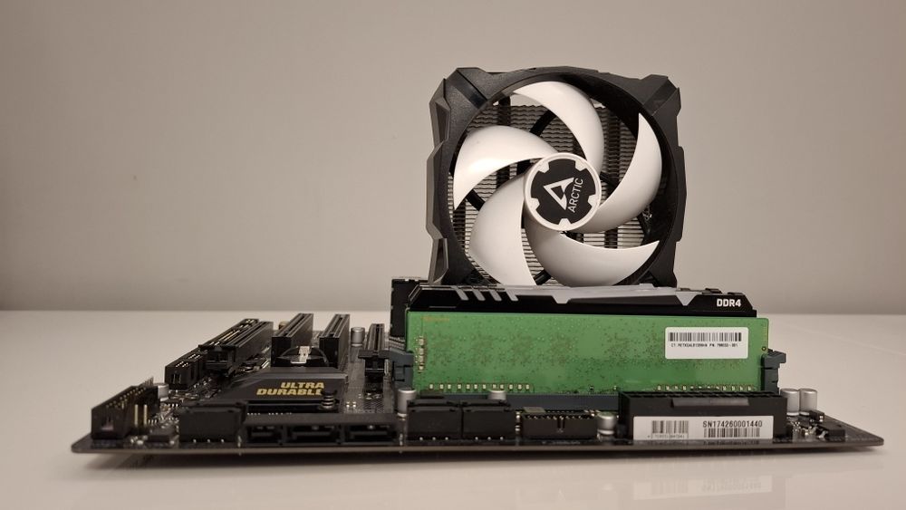 Kit procesor i7-6700+placa de baza Gigabyte  GA-B250M + 24GB ram