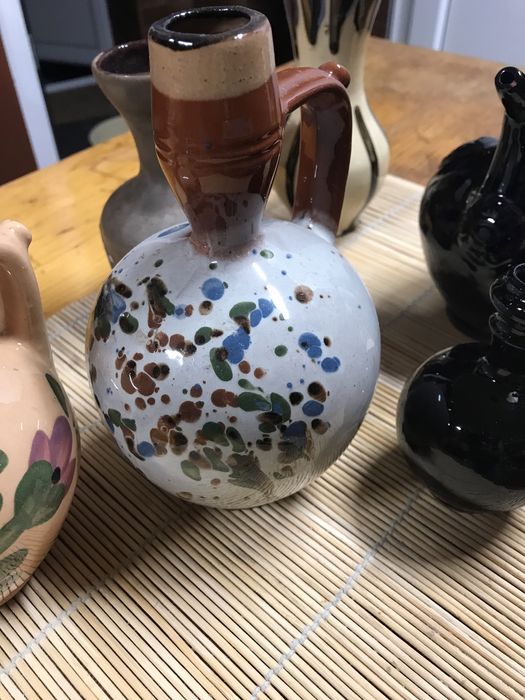 4 стомнички и 2 вазички от керамика.