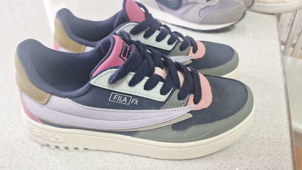 NIKE,CONVERSE,New Balance Fila