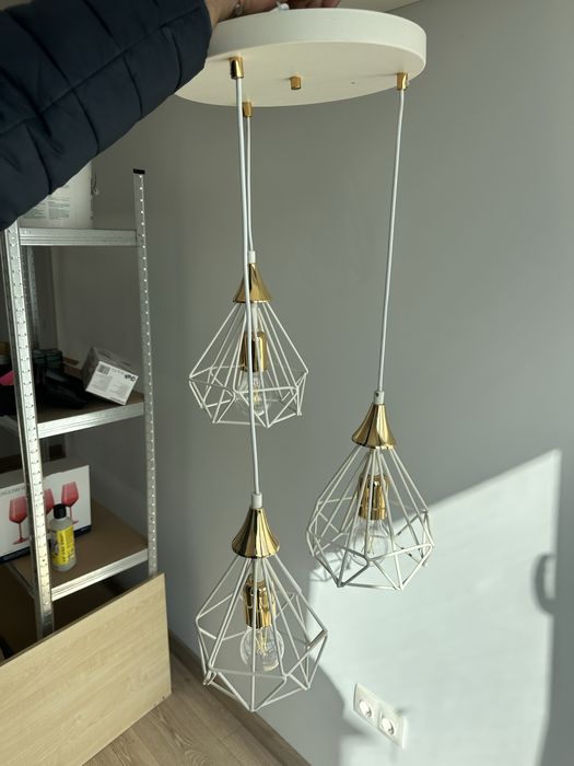 Продавам неизползвана лампа за хол или голяма став