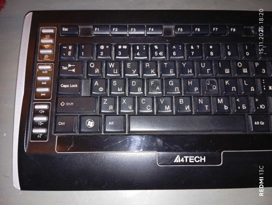 Продаётся комплект без проводная клавиатура и мышка