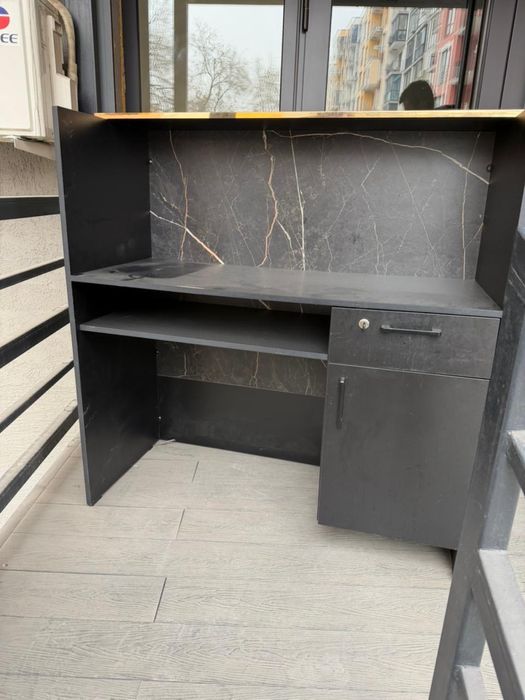 Продам ресепшн в отоичном состоянии 1,10/60