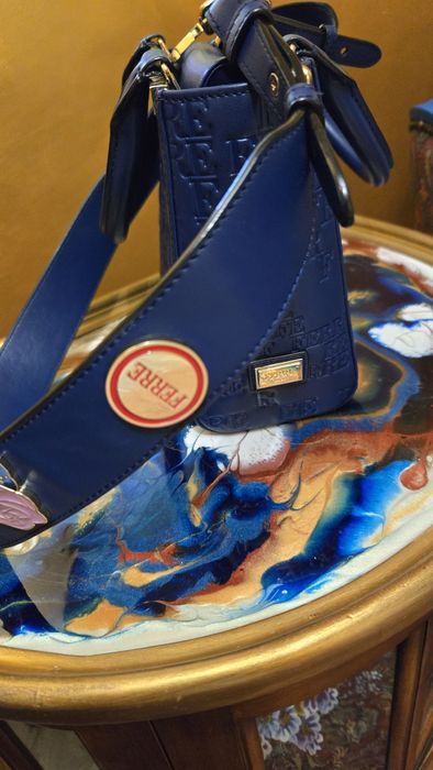 Продам сумку Ferre