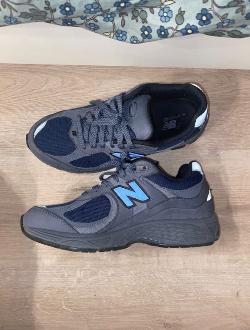 New balance 2002r
