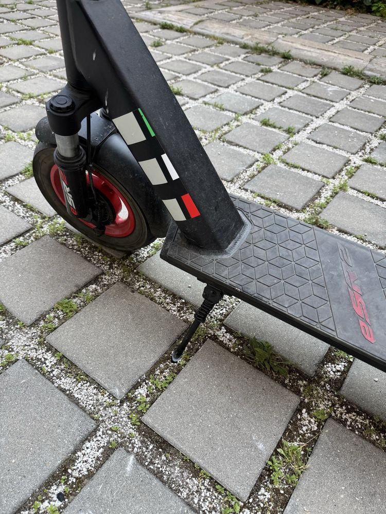 Електрическа тротинетка Aprilia eSR2 – отлично състояние!