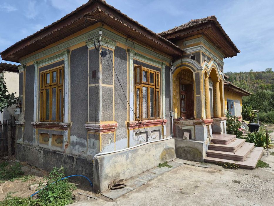 Casa batraneasca cu toate utilitatile - Topoloveni central, Arges