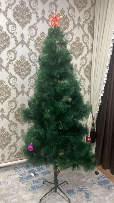 Ёлка со всеми игрушками