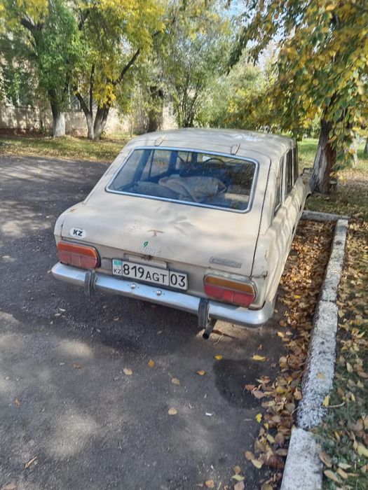 Продам машину москвич.