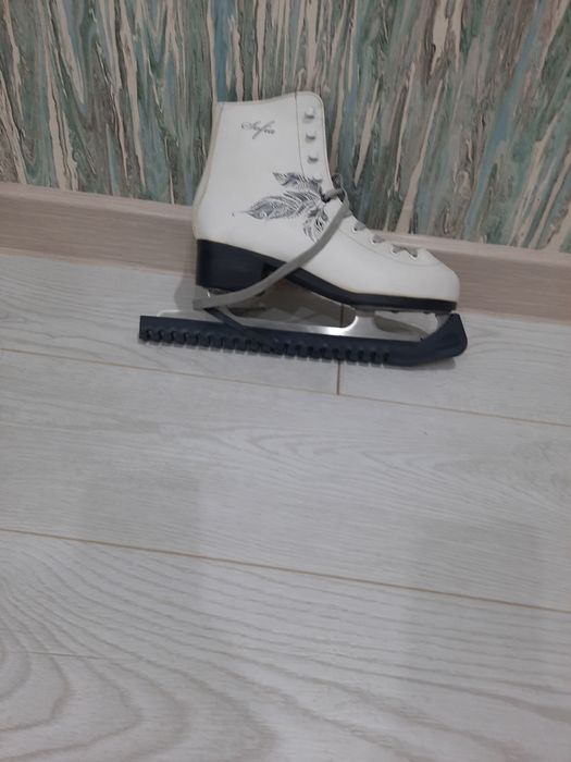 Коньки  фигурные