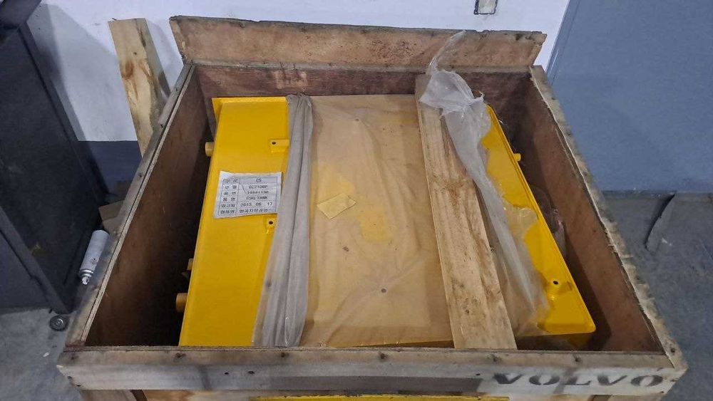 volvo EC210B . ЕС200D эксковаторларига топливннй бак сотилади