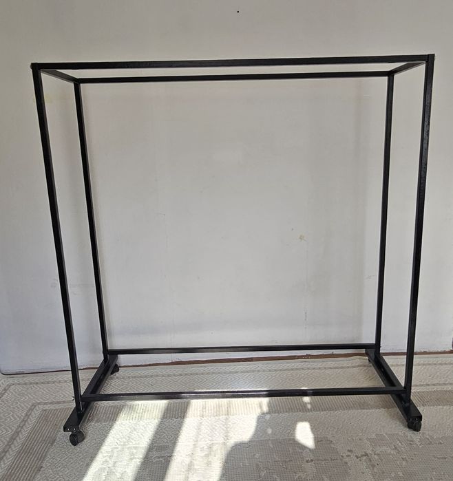 Вешалка (стойка)