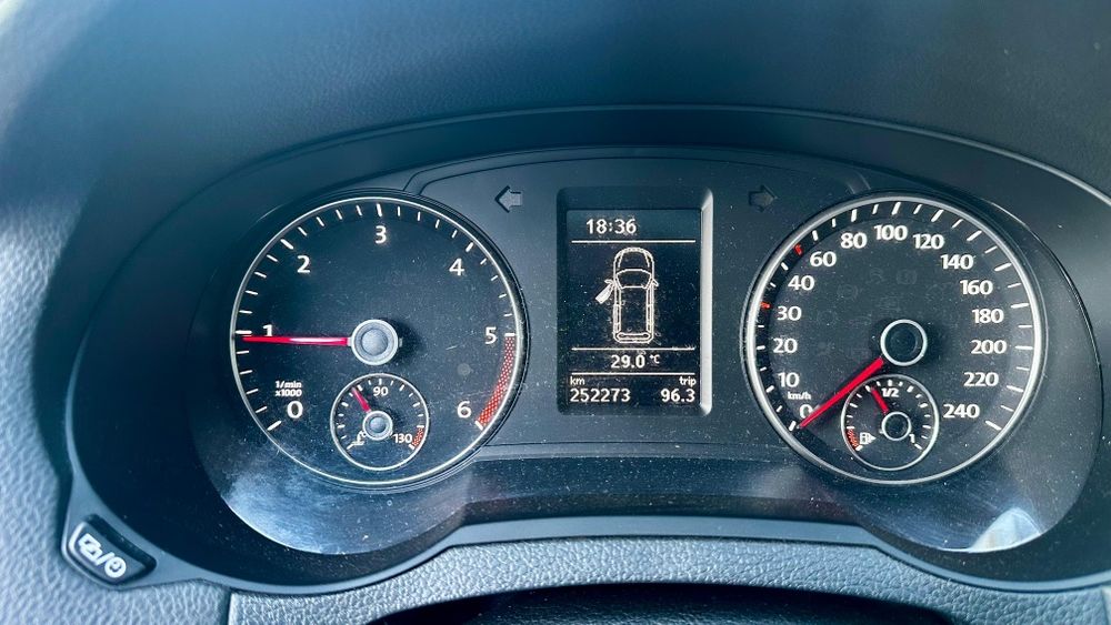 Vând Volkswagen Sharan 2013, motor 2.0 TDI