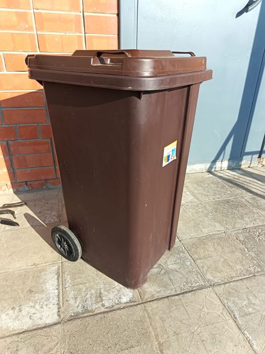 Продам урну на колесиках