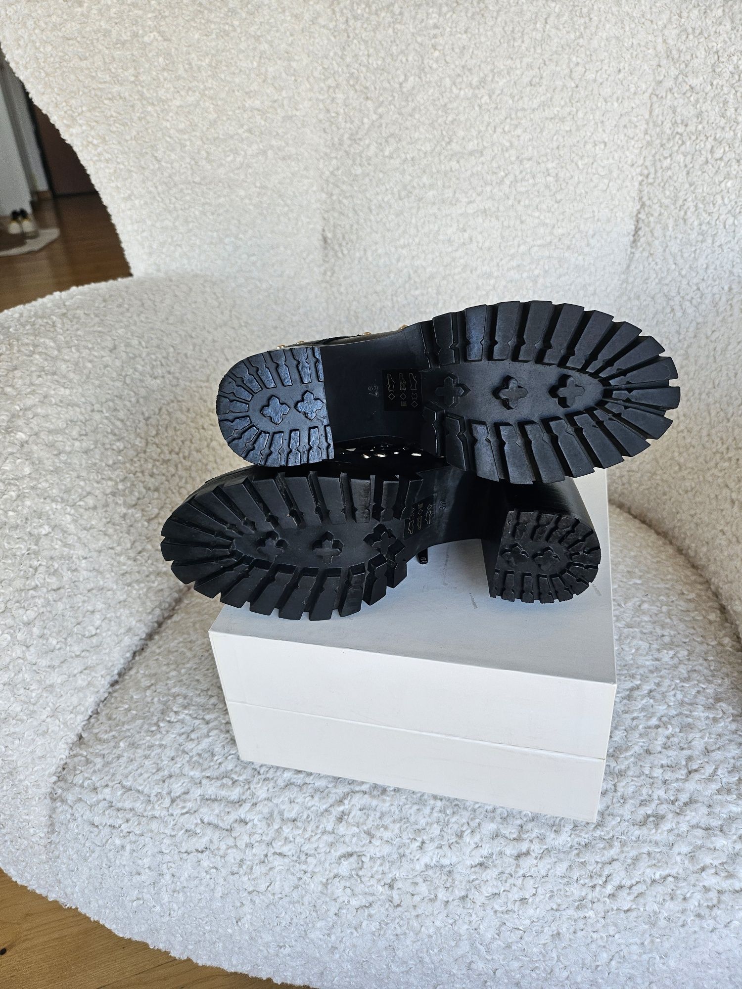 Ghete 37 negre Steve Madden, noi, piele naturala si tinte