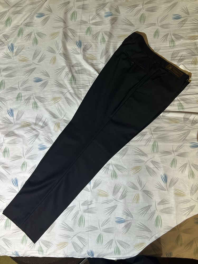 Costum elegent barbati