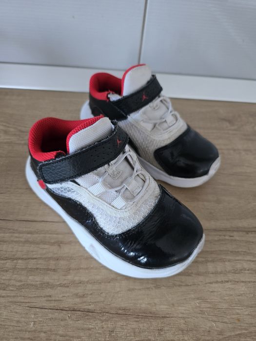 Adidasi copii Nike Air Jordan originali marimea 27