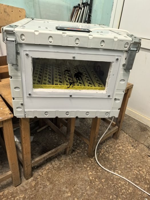 Инкубатор за яйца 56бр.