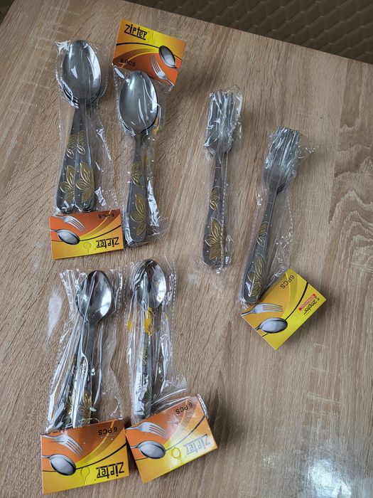 Столовые приборы на 12 персон