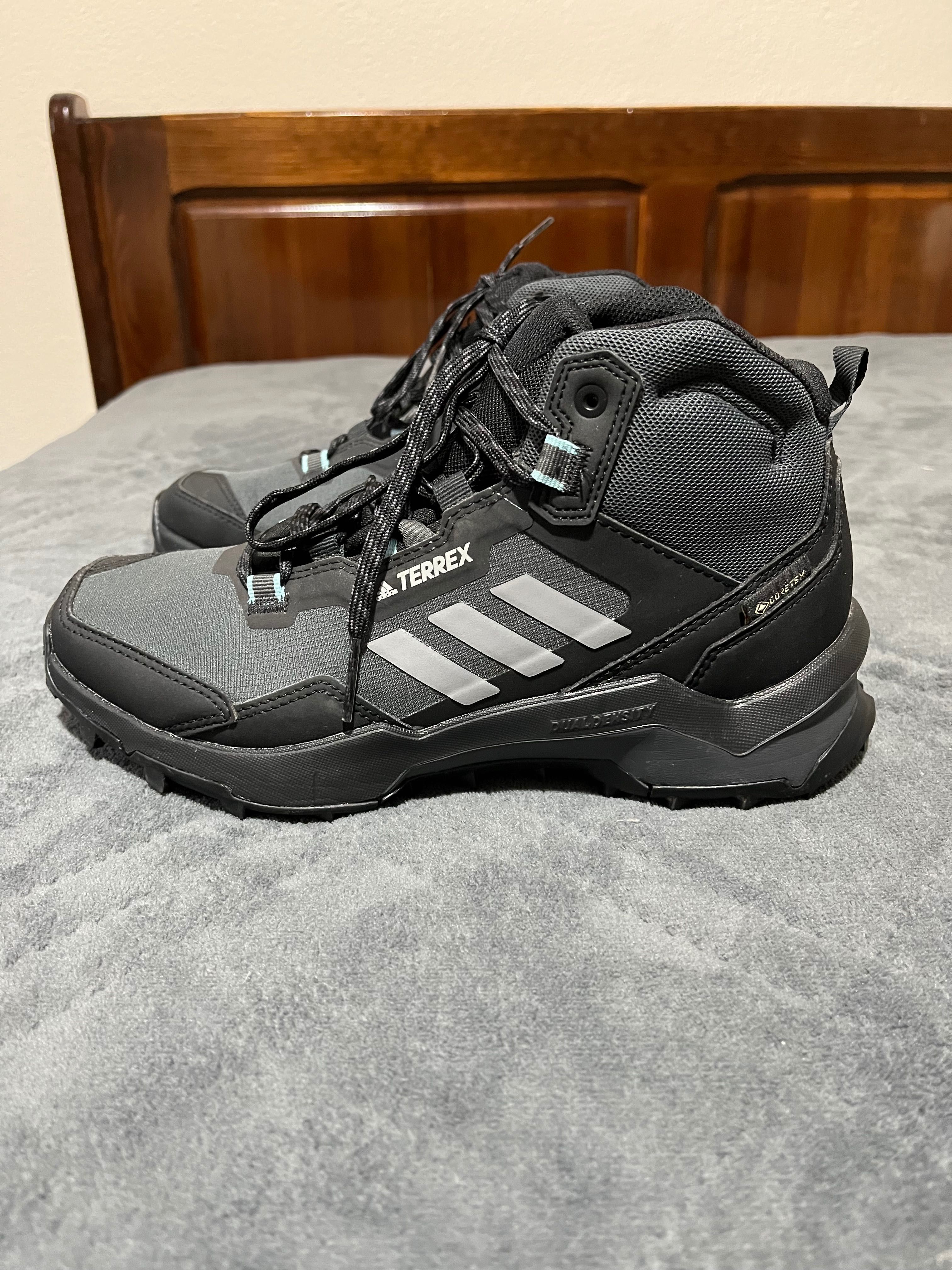 Обувки Adidas Terrex