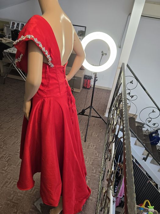 Rochie roșie cu pietre și corset