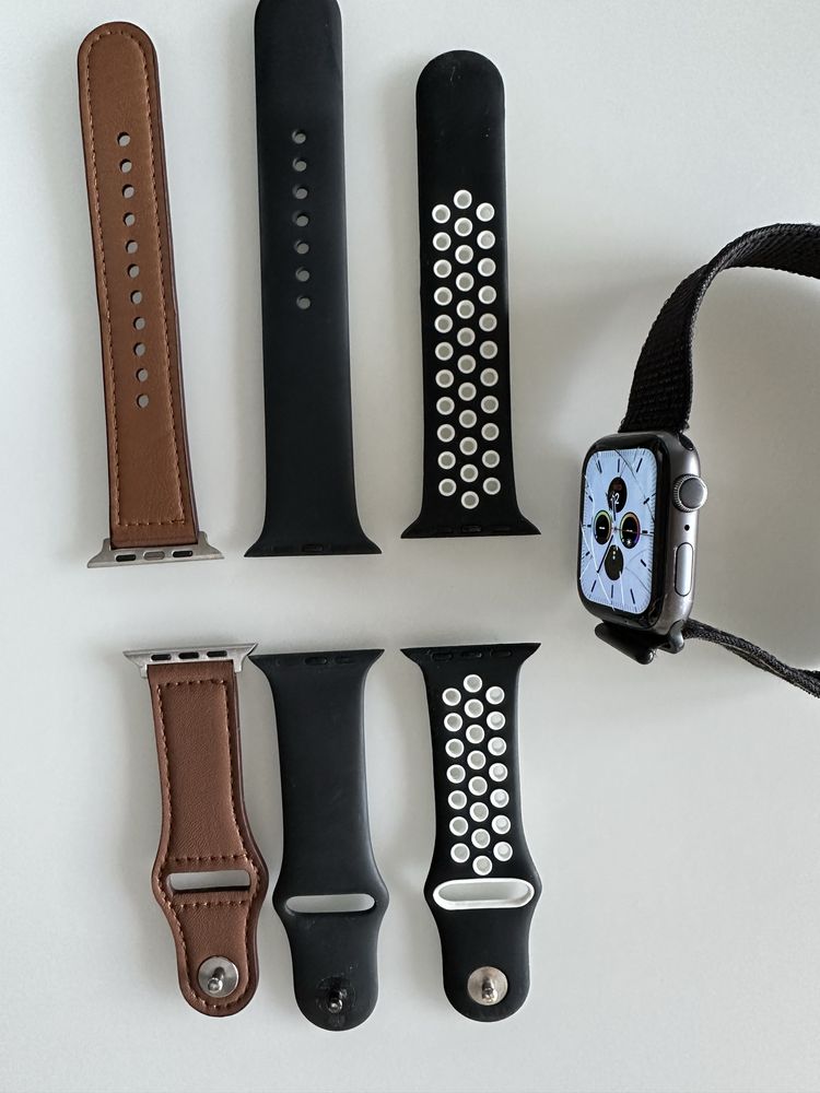 Apple Watch 4 44мм + 3бр каишки