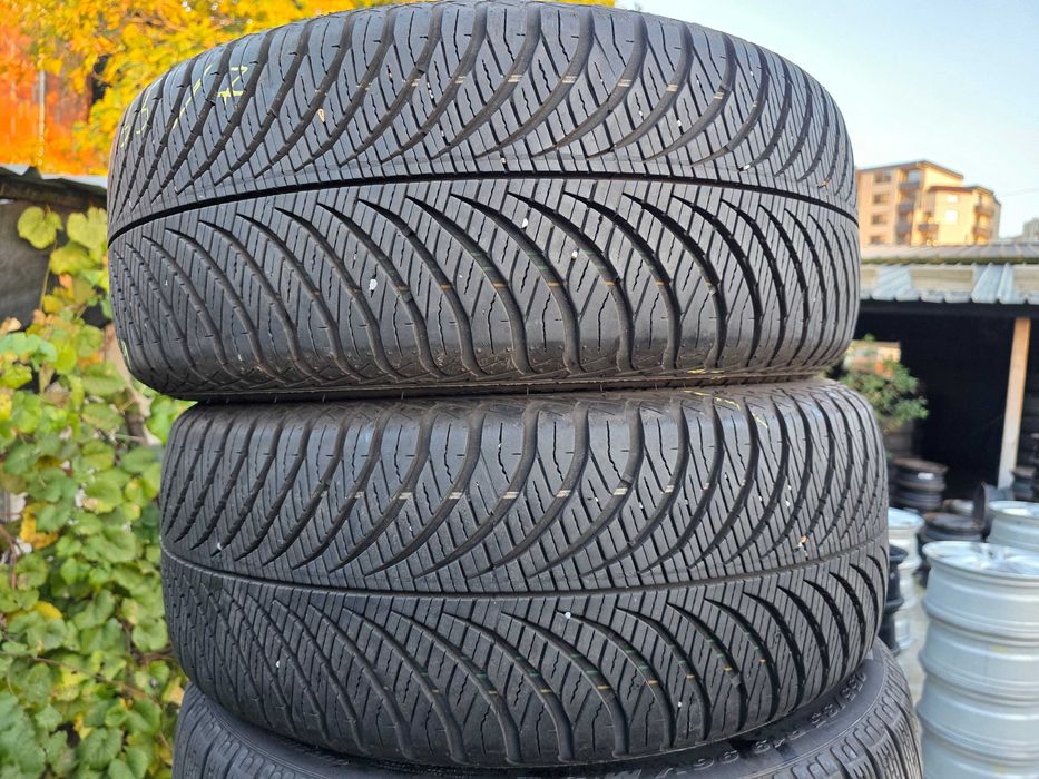2бр Всесезонни гуми 215 55 17 - Goodyear