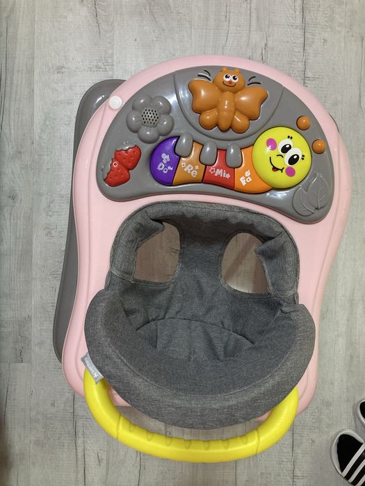 Бебешка проходилка паяк