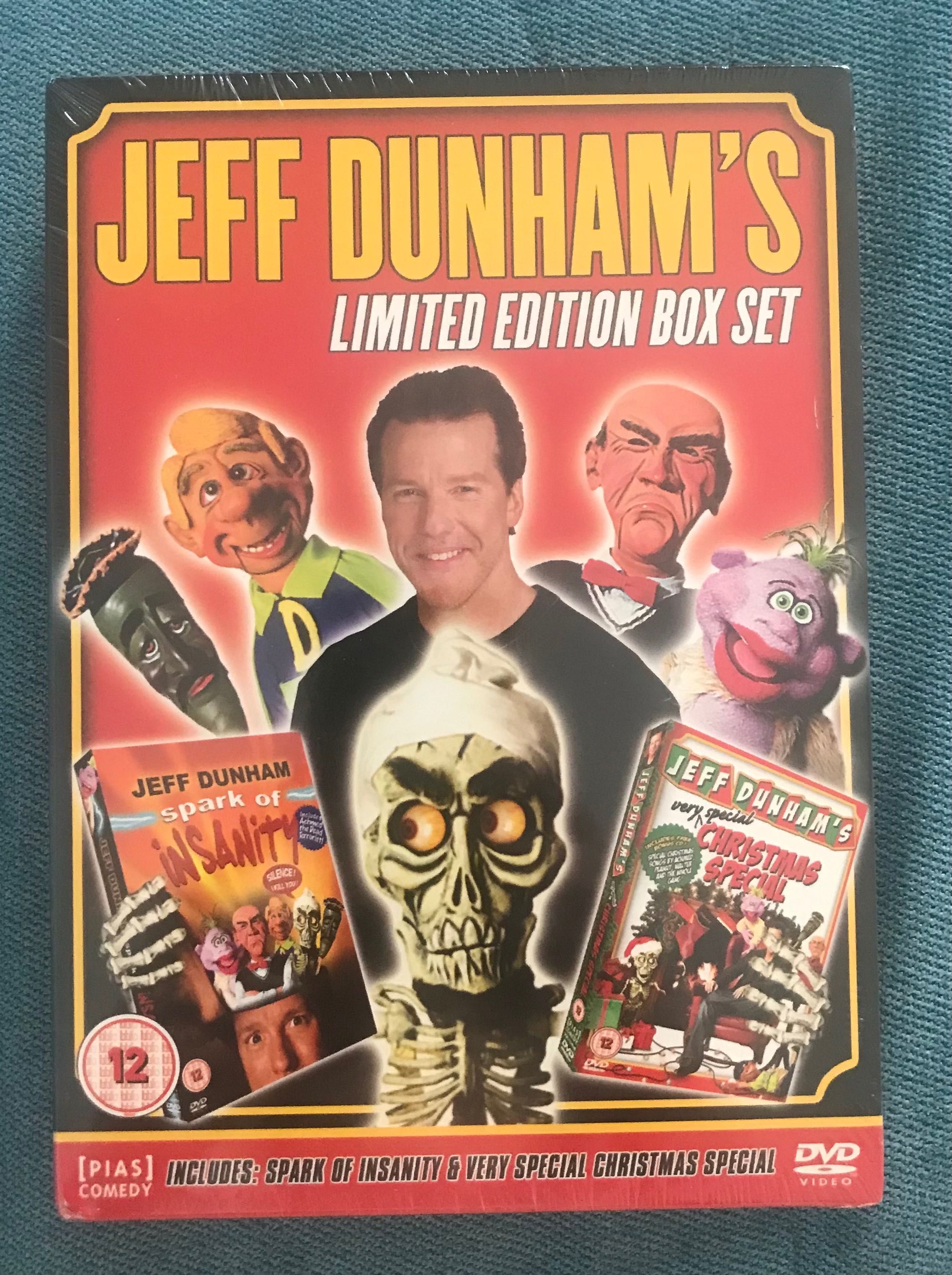 Vând set de 2 DVD Jeff Dunham