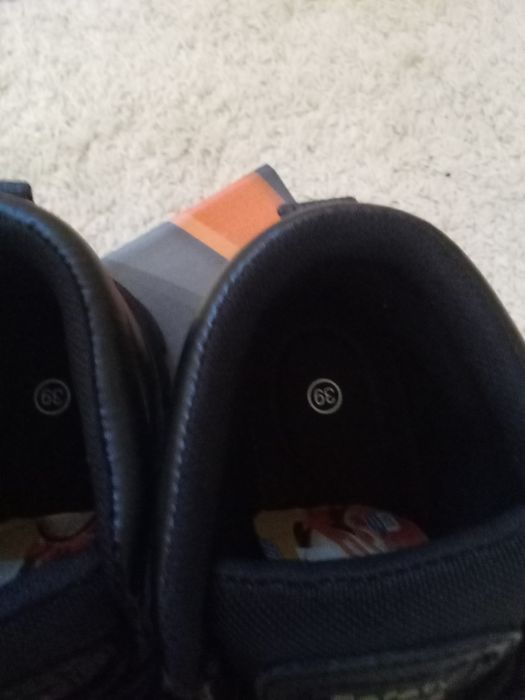 Продам новую спецботинки, размер 39 и 40 лето39